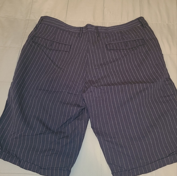 Casual shorts - Picture 2 of 3